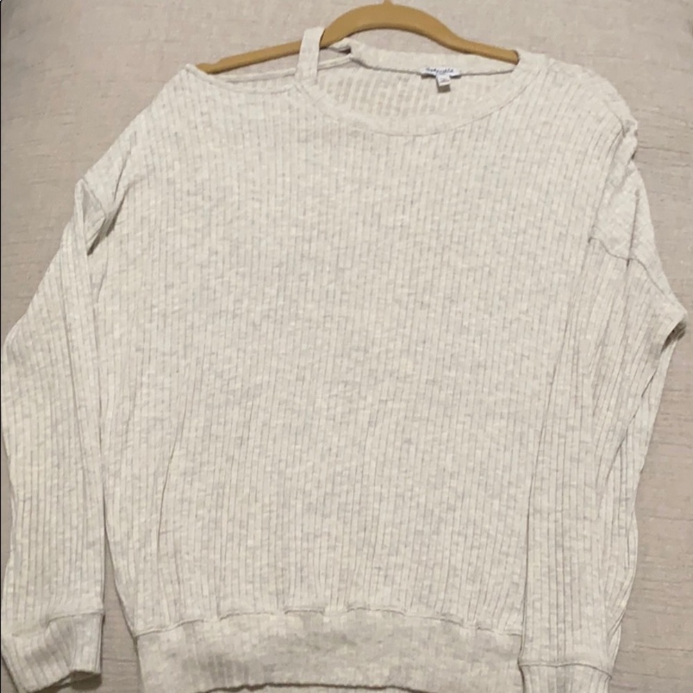 SPLENDID EXPOSED SHOULDER TOP XS